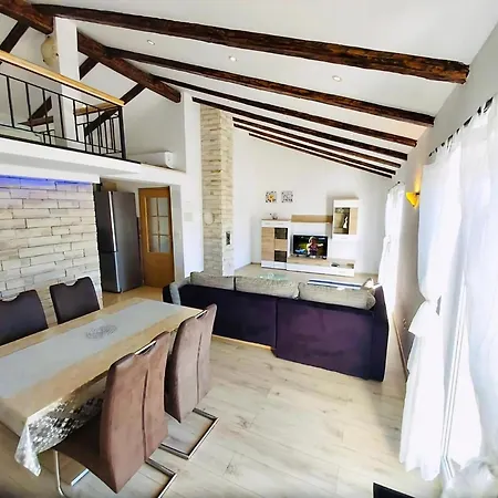 Apartman Karlo Auf Zwei Wohnebenen, Mit Meerblick *